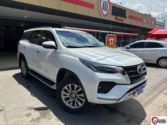 TOYOTA HILUX SW4 2.8 D-4D TURBO DIESEL SRX 7L 4X4 AUTOMÁTICO